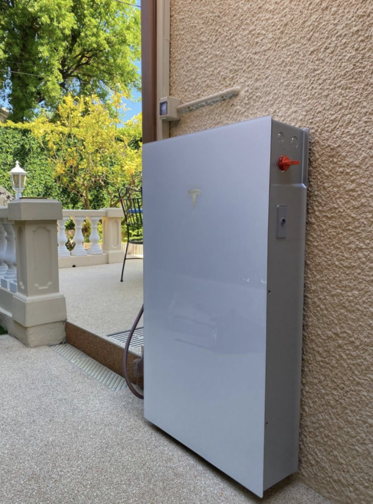 photo d'une batterie solaire à Nice